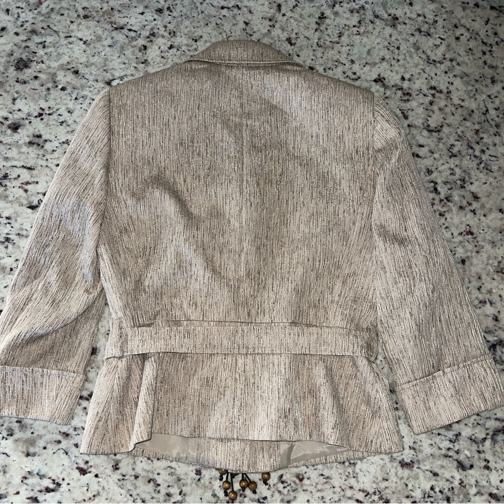 Tahari Arthur S Levine Size 6 Beige Tan Textured Belted Button Front Blazer EUC - Picture 7 of 12